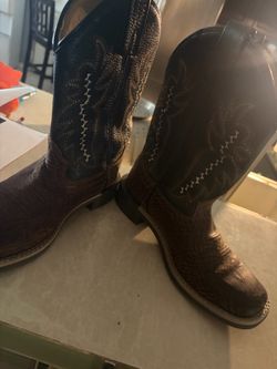 Boys shoes