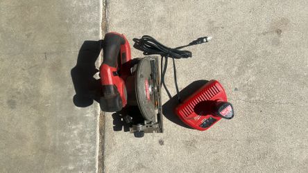 Milwaukee Fuel Skillsaw m12