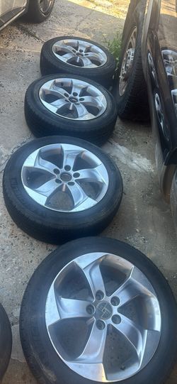 Tire rims for Honda hrv size 17 5x114 tires like new
