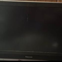 Panasonic Viera TC-32LX70 Flat Screen TV