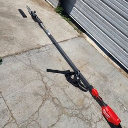 Milwaukee
M18 FUEL 10 in. 18V Lithium-Ion Brushless Electric Cordless Telescoping Pole Saw, 13 ft. Length (Tool-Only)