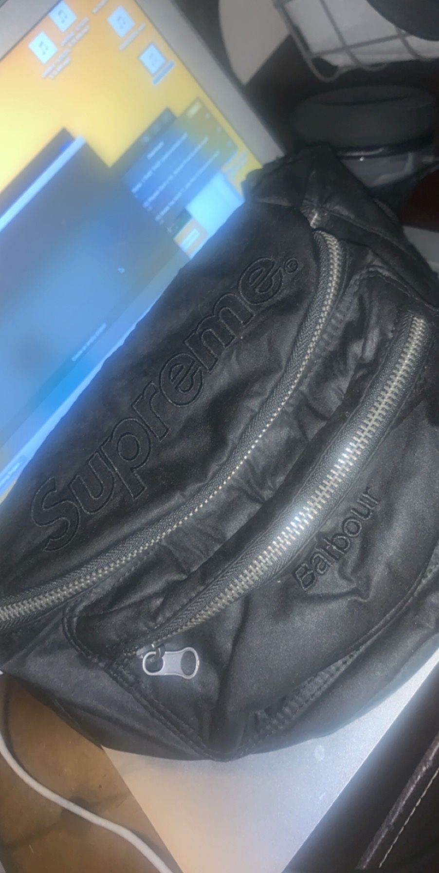 Supreme x Barbour fanny pack( 2020)