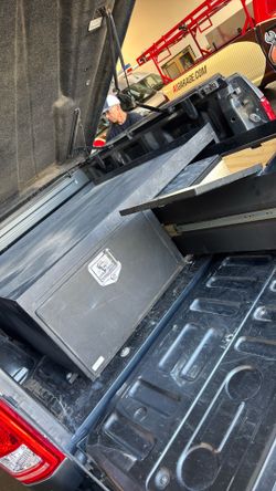 Tailgate lock box
