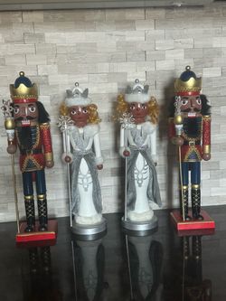 KING / QUEEN holiday decor