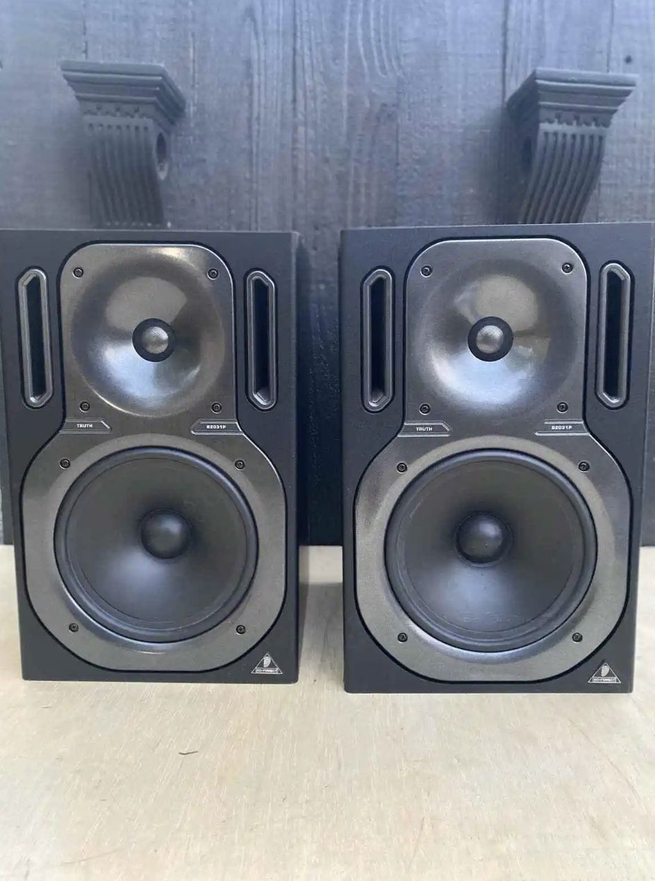 Behringer Truth B2031P 2 Way Hi-Res Passive Studio Monitors
