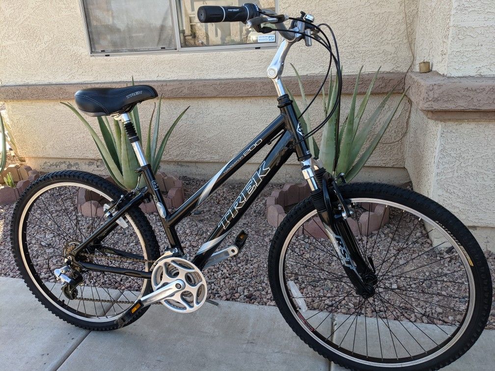 26"TREK NAVIGATOR WOMEN HYBRID ROAD CRUISER BIKE. 'Excellent Condition'👌🏼