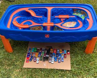 STEP2 HOT WHEELS TRACK TABLE
