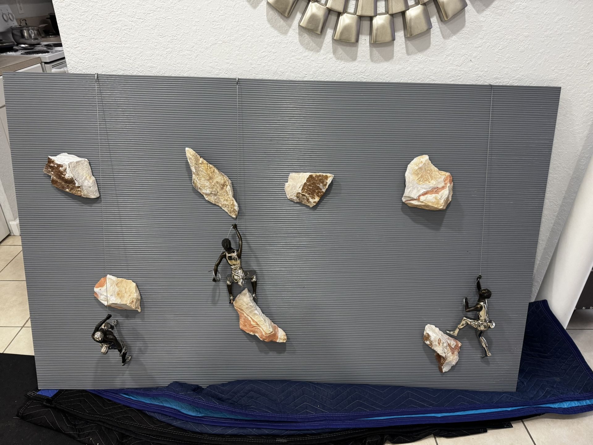 Escaladores Climbers Wall Art . Great Oportunity . 3 Climbers in Bronze . With Hard Frame . 71”X44”
