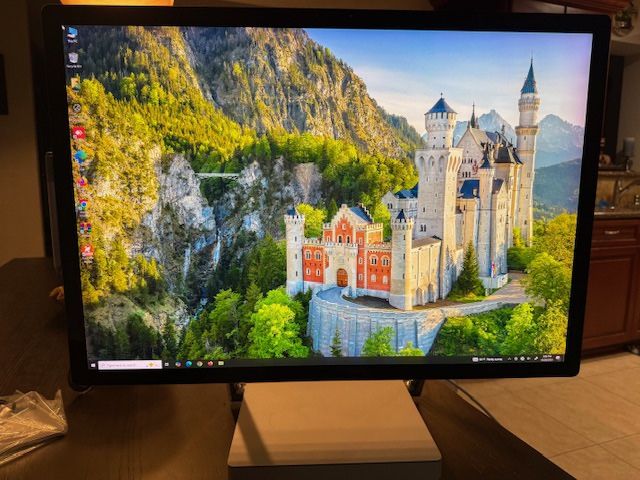 High End Microsoft Studio PC + Monitor All in One 2TB HHD