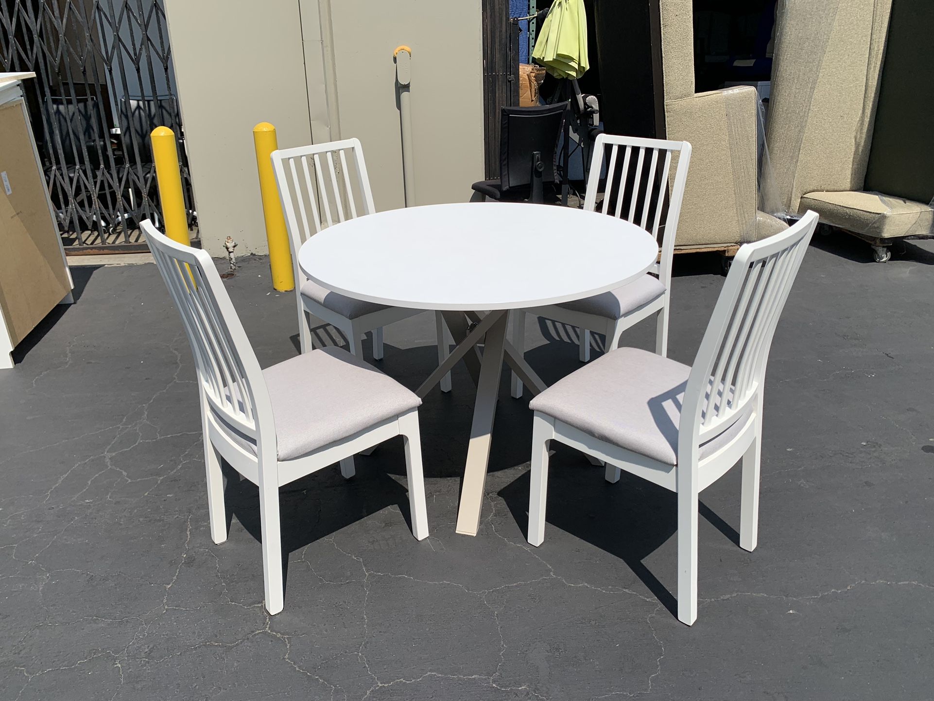 IKEA MARIEDAMM Dining Table and 4 EKEDALEN Chairs Excellent Condition