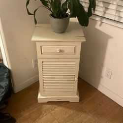 nightstand, book shelf, dwarer 