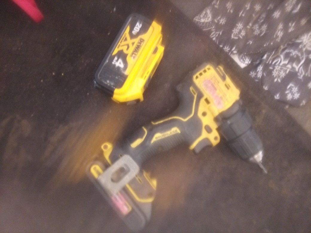 20 Volt Dewalt Drill