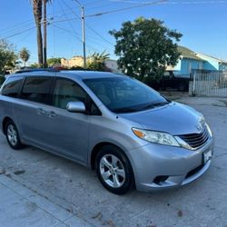2012 Toyota Sienna