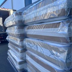 Everything Must Go This Week!!!!Brand New Queen Mattress With mattress Box!!!