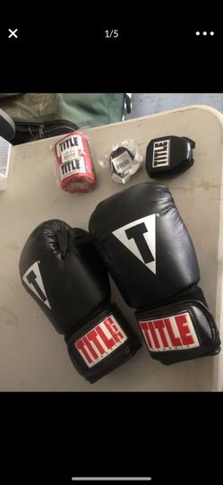 Boxing gloves set