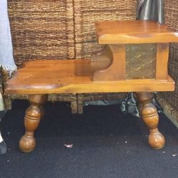 Early American Solid Oak TABLE Like New