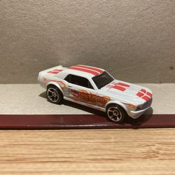 Hot Wheels Loose / 67 Ford Mustang GT / White