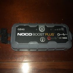 Portable Car Battery Jump Starter/ Portable Phone Charger And Flag Light