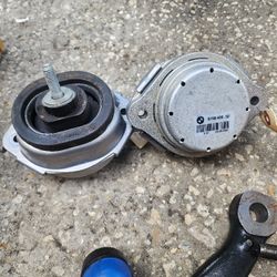 BMW X5 2002-2006  3.0L FRONT ENGINE MOUNTS ORIGINALS BMW