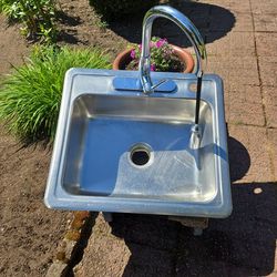 Kitchen Sink ( ( 25x 22 )