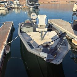 17.5' Tracker Fishing Boat With Trolling Motor And Trailer.