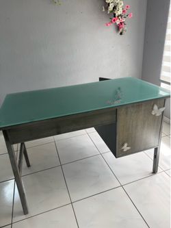 Desk or nails station