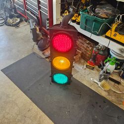 Econolite traffic signal. Led red green works