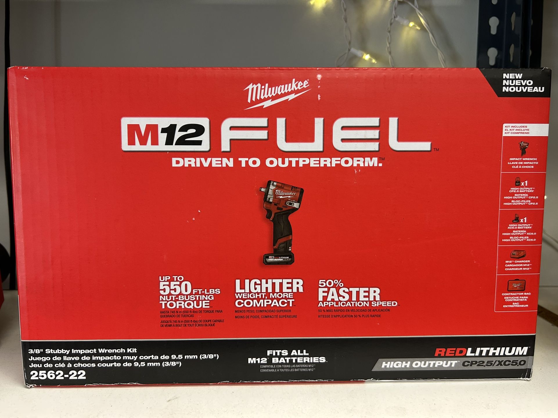Milwaukee 2562-22 3/8”Stubby Impact Wrench Kit
