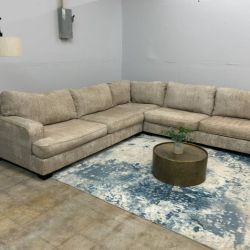 Ashley Rawcliffe 3-Piece Sectional Couch