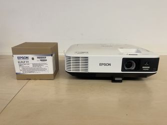 Epson 1980WU PowerLite Projector w Extra Bulb