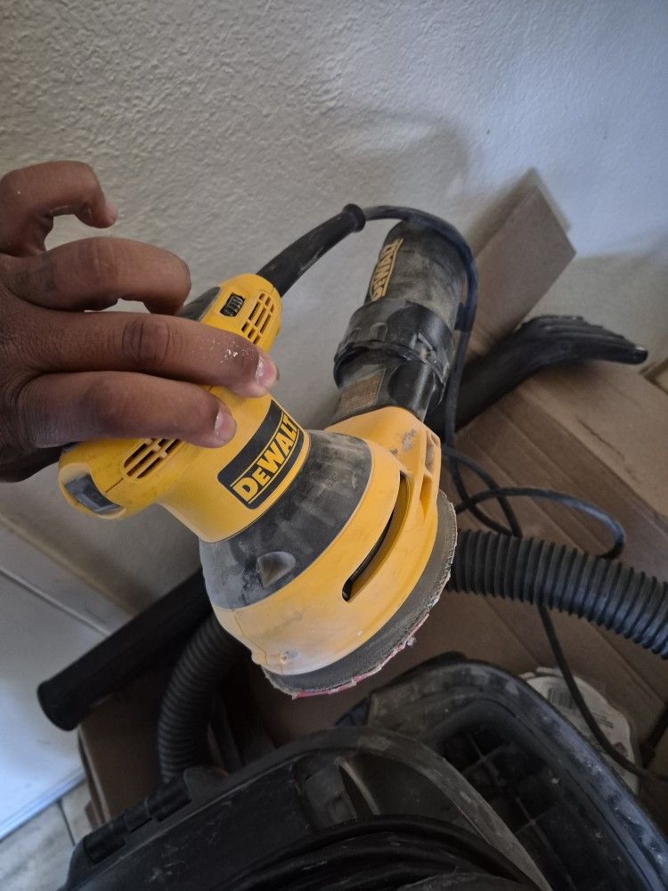 **Dewalt Sander** 65$ OBO