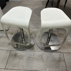 4 Stools 
