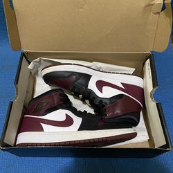 jordan Mid Gold Pendant 1 Wmns Sz 8