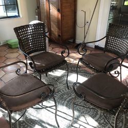 4 Stackable Chairs With Cushions