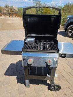 Weber Spirit E-210 propane bbq grill with tank