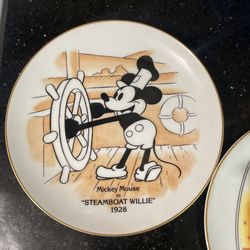 Disneyland Plates Decor 