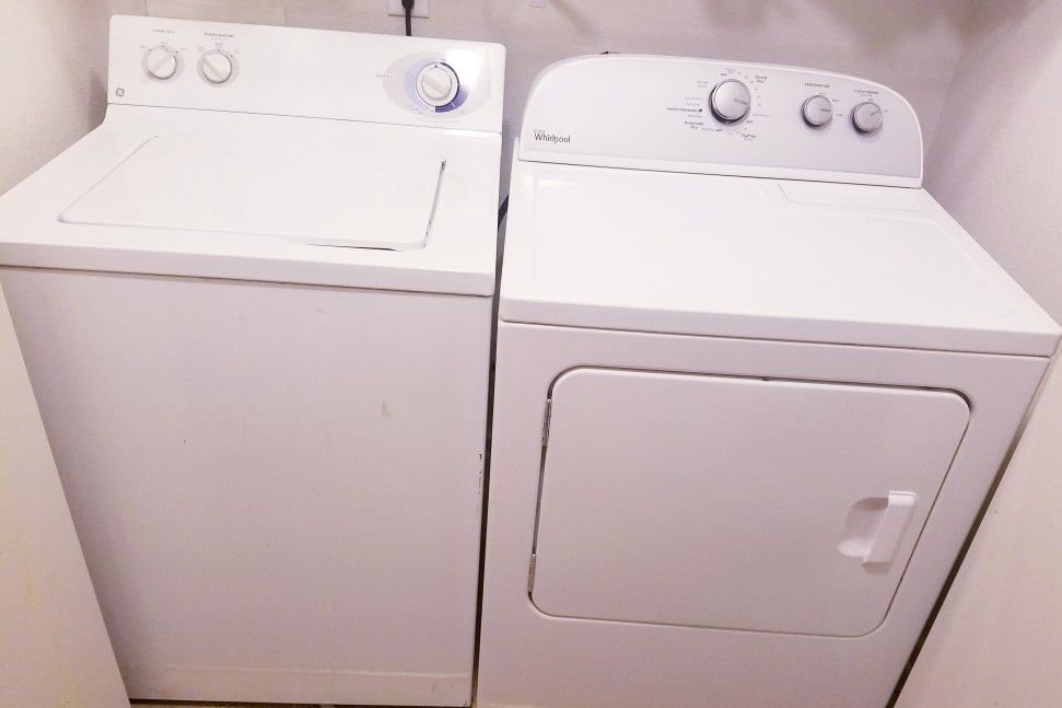 Washer/Dryer - General Electric Washer/Whirlpool Dryer