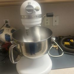 6 quart white KitchenAid professional 600