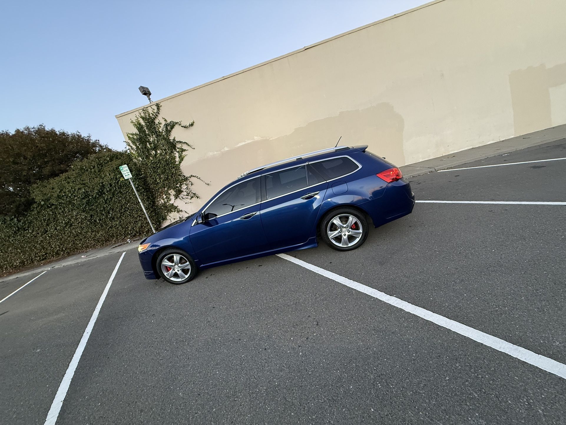 2013 Acura Sport Station. Salvage Title. 2.4 L Engine/ Automatic Transmission. Runs Great!