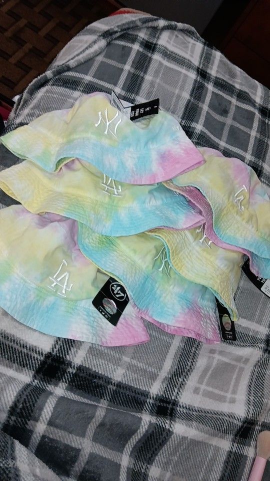 Tye-Die LA and NY bucket hats