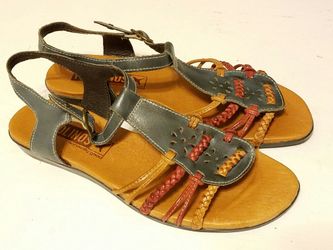 Hard to find Pikolino sandals. Superb quality leather. Cute sandals. Retail for over 100 dollars