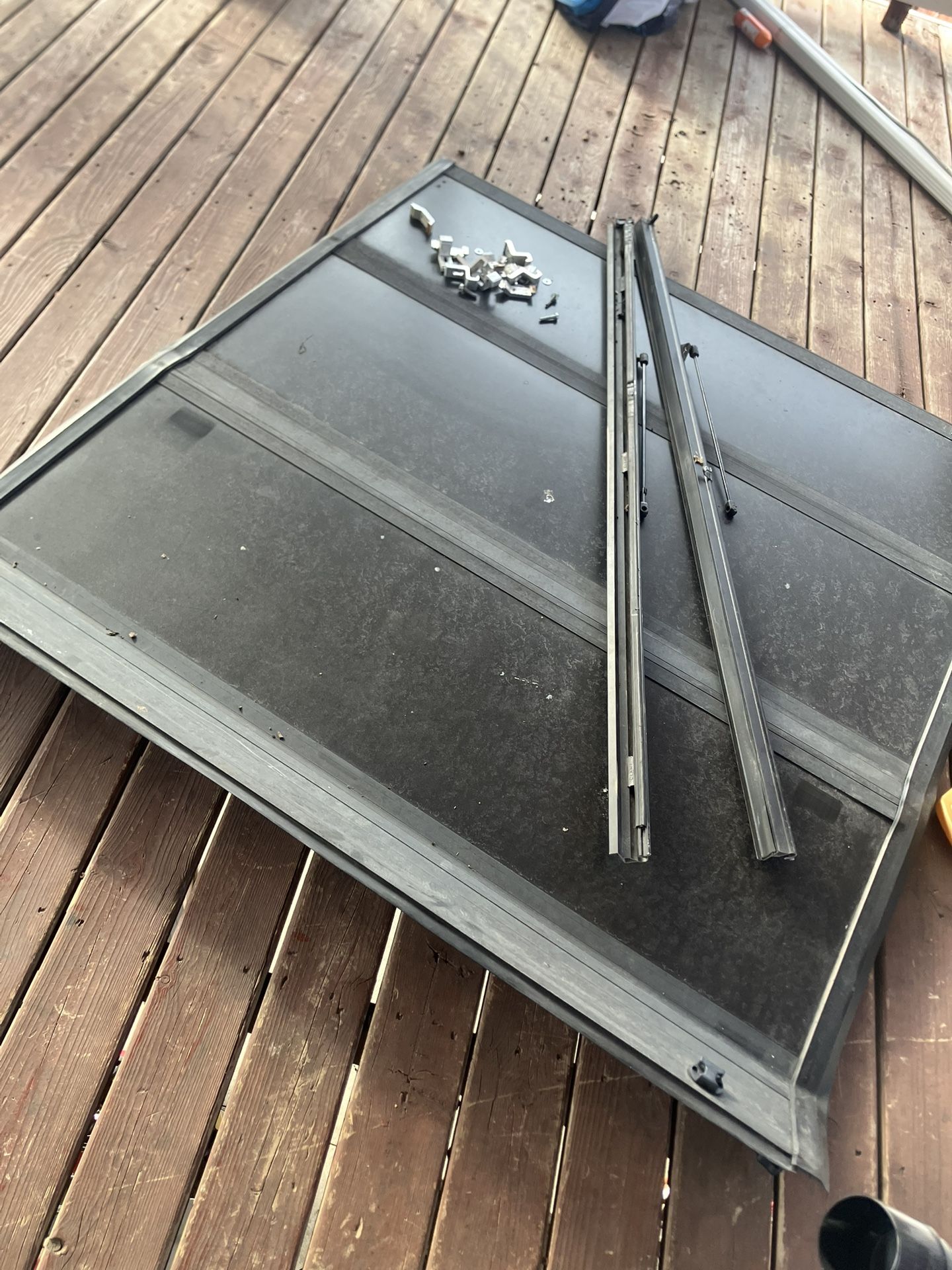 UNDERCOVER ULTRA FLEX HARD FOLDING TONNEAU COVER