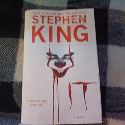 Stephen King Books Set Of 2
