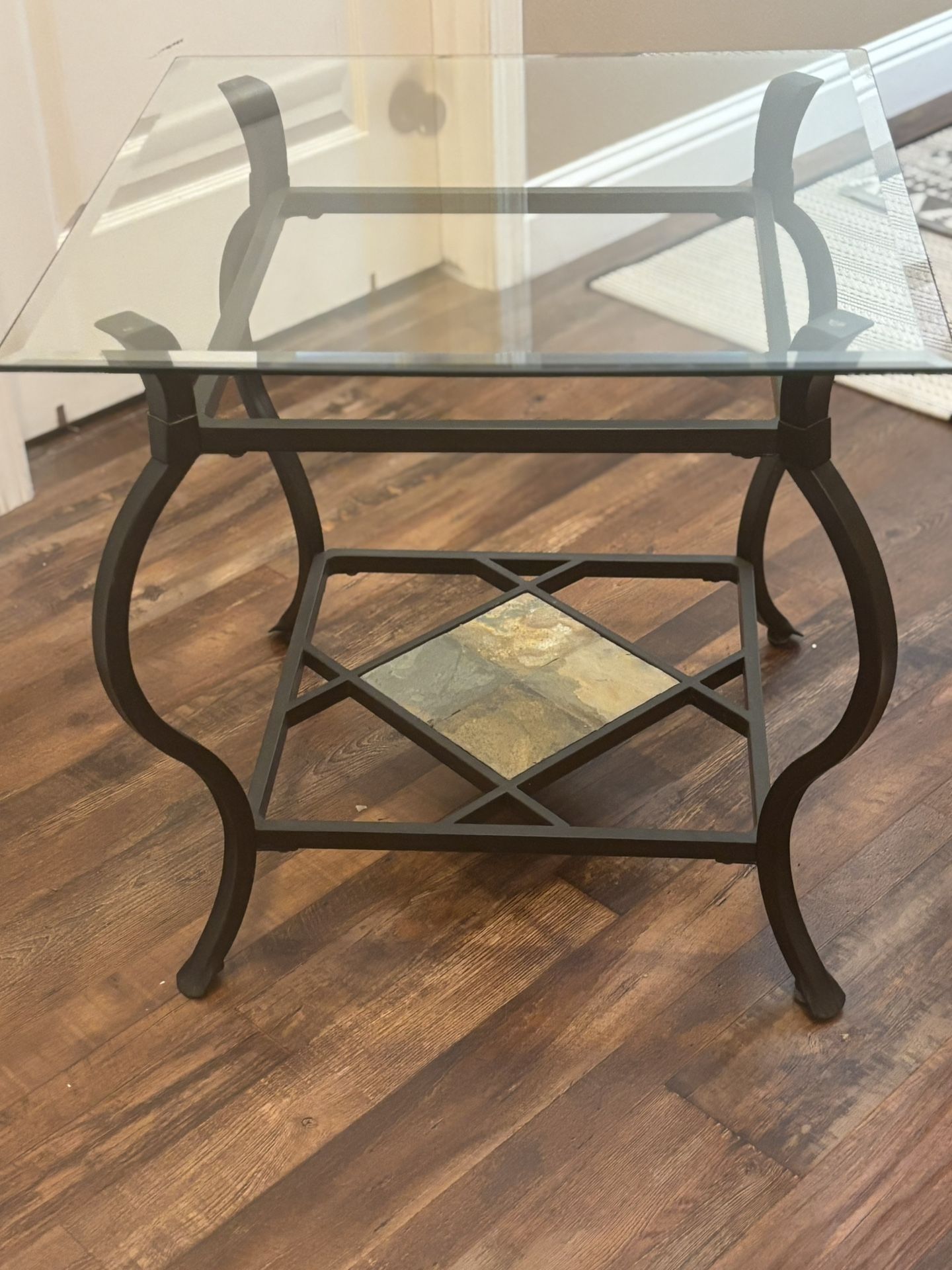 Like New End Table/Display Table