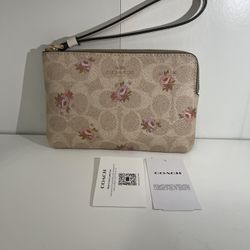 Coach Signature Canvas /New $78 💝