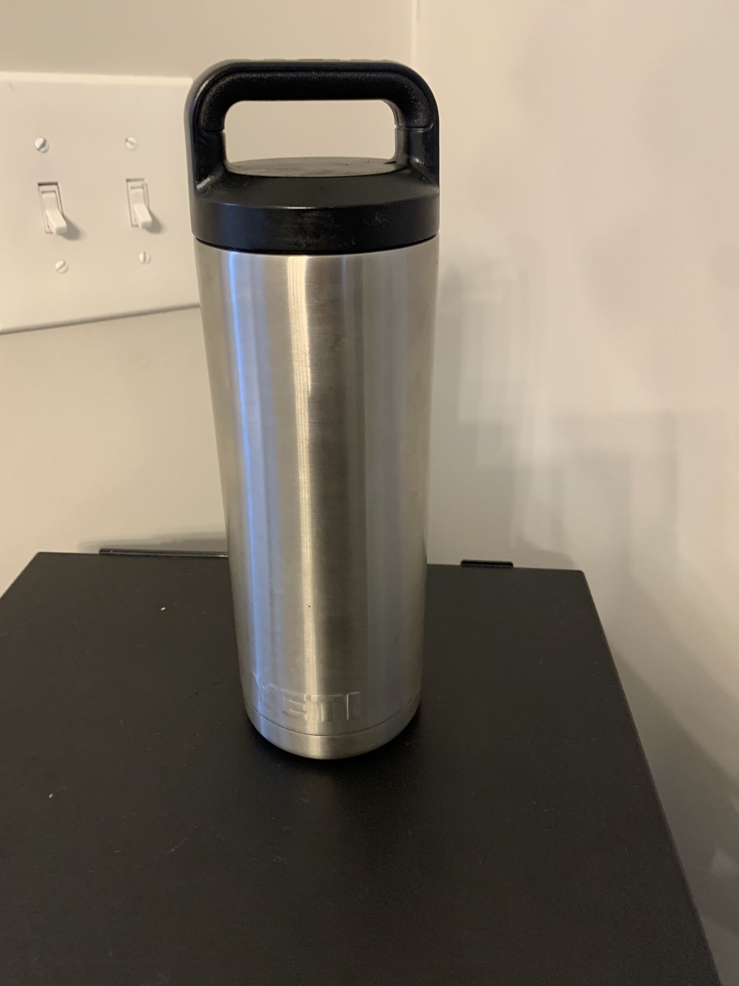 Classic Yeti Rambler With Chug Cap 