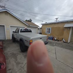 For sale: Clean title: 4 cylinder (2003) Se