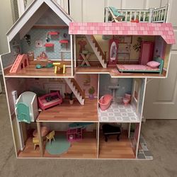 Doll House With Accessories. Great Condition 