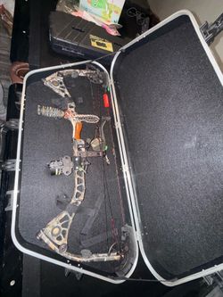Matthew’s SE3 Bow with accessories