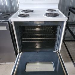 GE White Enamel Electric Stove